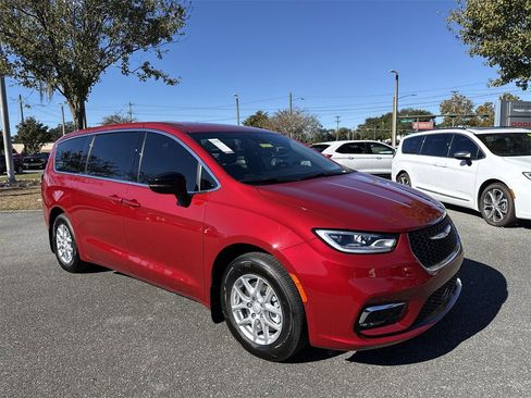 New 2026 Chrysler Pacifica Select image 1