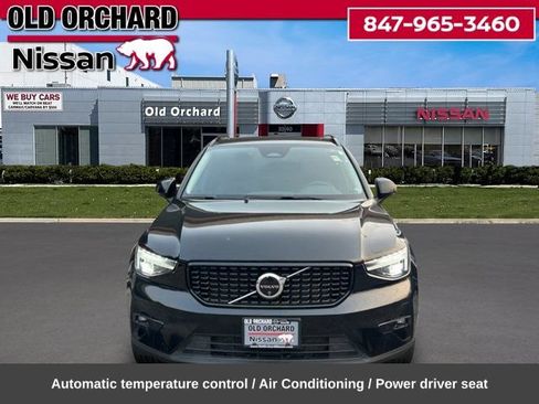 Used 2025 Volvo XC40 B5 Plus AWD/4WD image 2