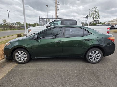 Used 2015 Toyota Corolla LE image 2