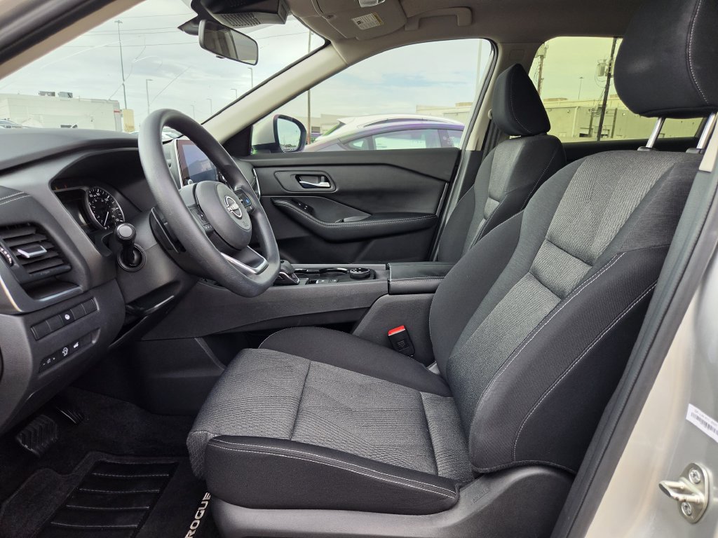 Used 2024 Nissan Rogue SV AWD/4WD image 26