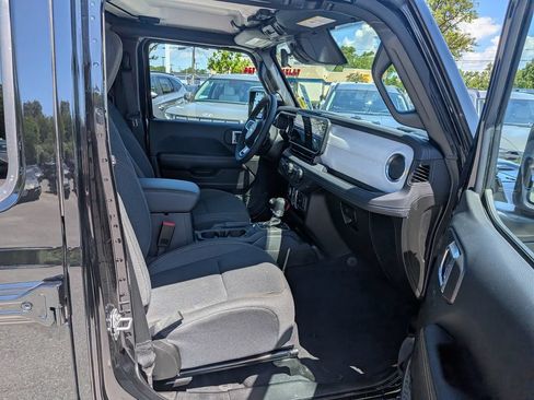 Used 2026 Jeep Wrangler Unlimited Sahara AWD/4WD image 37