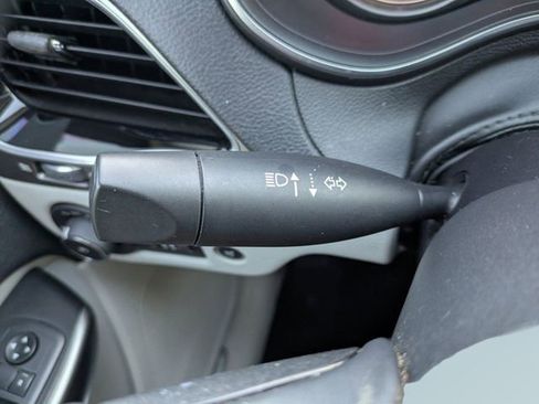 Used 2019 Jeep Cherokee Limited image 28