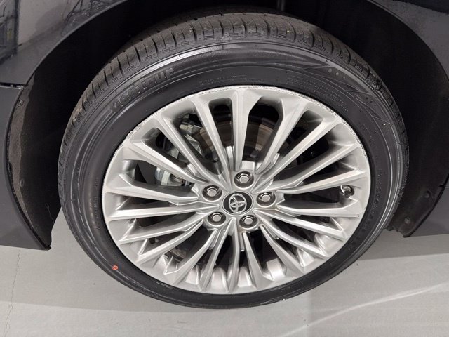 Used 2019 Toyota Avalon Limited FWD image 10