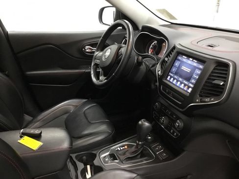 Used 2021 Jeep Cherokee Trailhawk w/ Sun & Sound Group AWD/4WD image 46