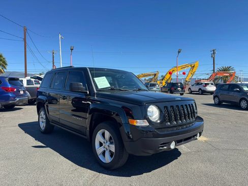 Used 2014 Jeep Patriot Latitude w/ Sun/Sound Group AWD/4WD image 13