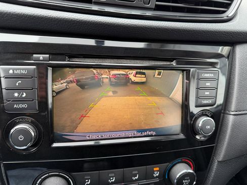 Used 2018 Nissan Rogue S image 16