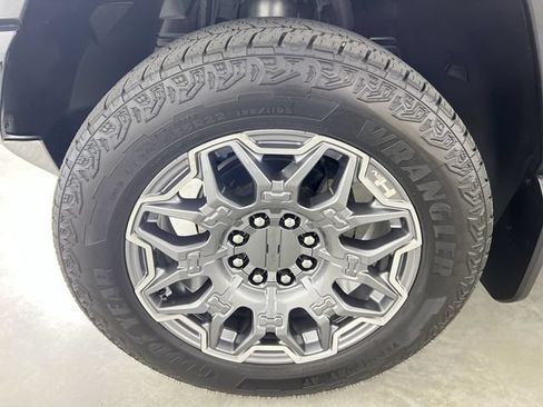 Certified 2025 GMC Hummer EV 3X w/ LPO, Sport Package AWD/4WD image 34
