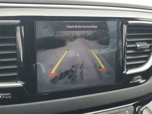 Used 2020 Chrysler Pacifica Touring-L image 26