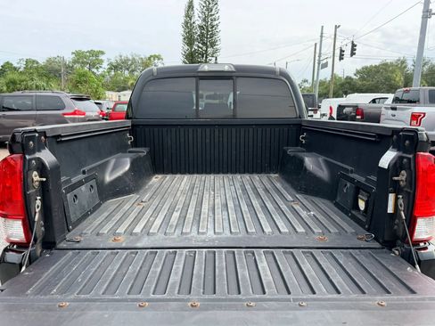 Used 2016 Toyota Tacoma TRD Sport w/ Towing Package RWD image 18