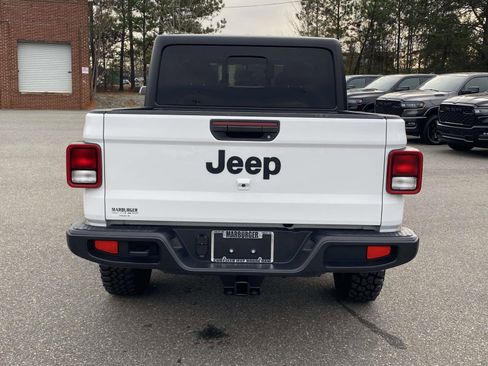 Used 2023 Jeep Gladiator Sport image 6