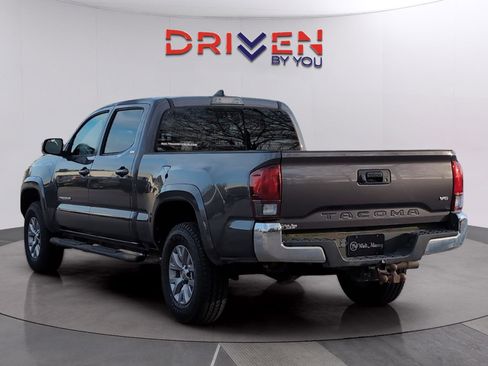 Used 2019 Toyota Tacoma SR5 image 3