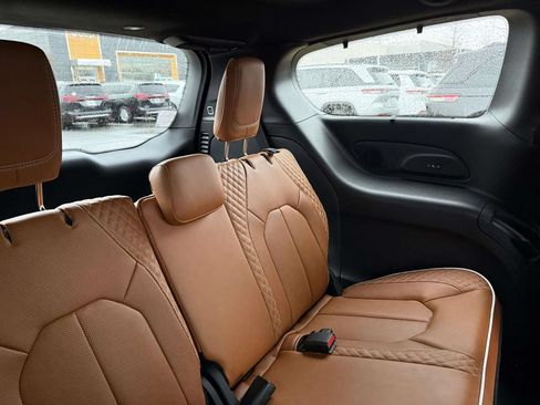 New 2026 Chrysler Pacifica Pinnacle AWD/4WD image 17