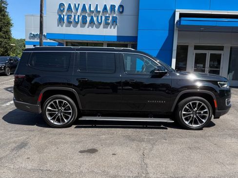Used 2022 Jeep Wagoneer Series III w/ Premium Group I AWD/4WD image 4