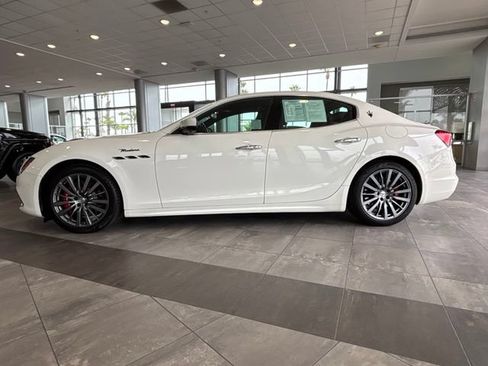 Used 2022 Maserati Ghibli Modena Q4 AWD/4WD image 12