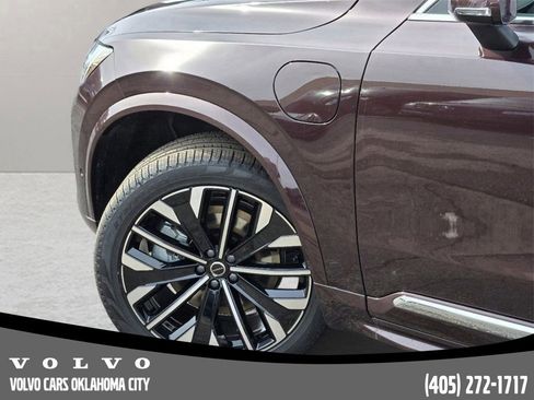 Certified 2025 Volvo XC90 T8 Plus w/ Protection Package Premier image 31