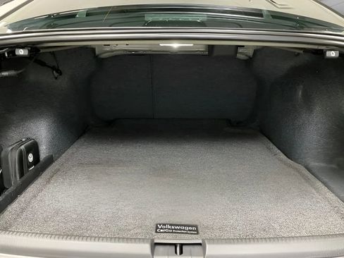 Used 2018 Volkswagen Passat 2.0T SE FWD image 12
