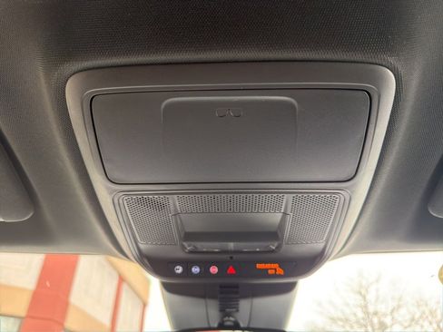 Used 2025 GMC Acadia Elevation image 31