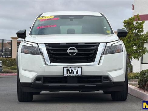 Used 2025 Nissan Pathfinder S AWD/4WD image 9