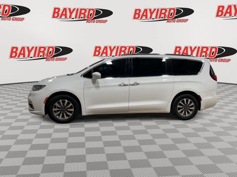 Used 2021 Chrysler Pacifica Touring-L FWD image 5