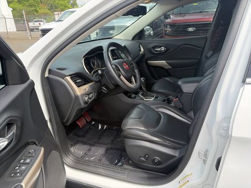 Used 2018 Jeep Cherokee Limited AWD/4WD image 15