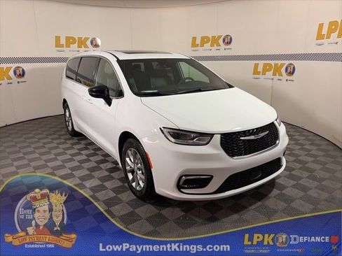 New 2026 Chrysler Pacifica Limited FWD image 1