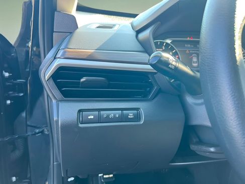 Used 2024 Nissan Altima 2.5 SV FWD image 11