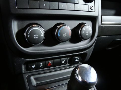 Used 2015 Jeep Patriot Latitude AWD/4WD image 21
