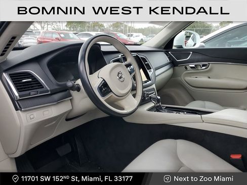 Used 2020 Volvo XC90 T6 Momentum w/ Protection Package Premier image 11