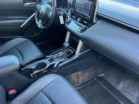 Certified 2022 Toyota Corolla Cross XLE w/ Convenience Package image 17