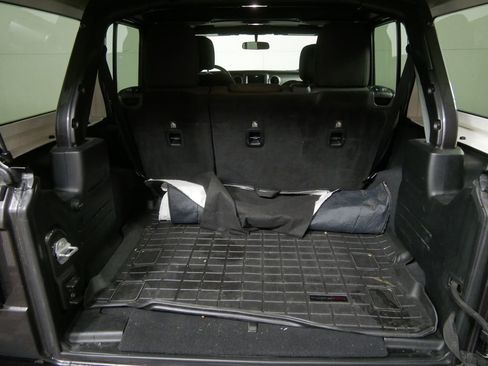 Used 2018 Jeep Wrangler Unlimited Sport S image 5