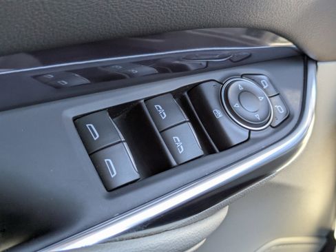 Used 2023 Cadillac XT4 Luxury w/ Cold Weather Package image 16