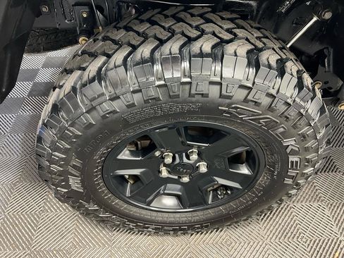 Used 2020 Jeep Gladiator Overland image 38