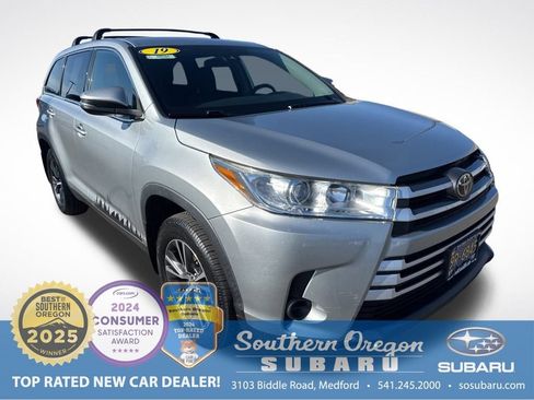 Used 2019 Toyota Highlander LE image 1