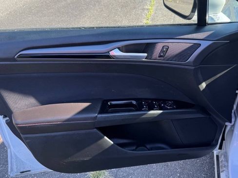 Used 2013 Ford Fusion SE FWD image 13