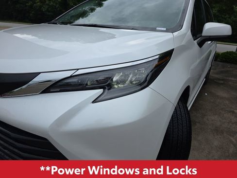 Used 2025 Toyota Sienna XLE w/ XLE Plus Package AWD/4WD image 12