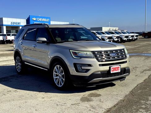 Used 2017 Ford Explorer Limited w/ Equipment Group 301A image 4