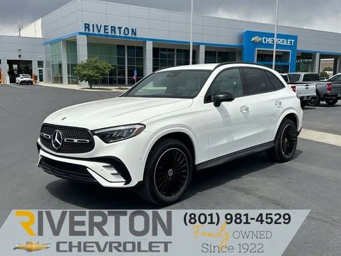 Used 2024 Mercedes-Benz GLC 300 4MATIC image 1