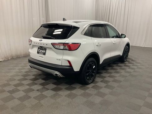 Used 2020 Ford Escape SE image 2