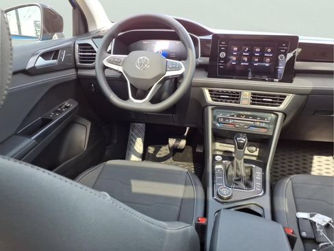 Certified 2025 Volkswagen Taos SE AWD/4WD image 6