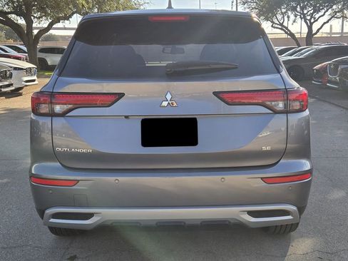 Used 2024 Mitsubishi Outlander SE image 4
