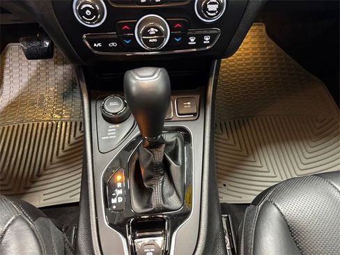 Used 2021 Jeep Cherokee Limited image 14