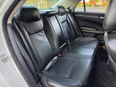 Used 2017 Chrysler 300 Limited RWD image 16