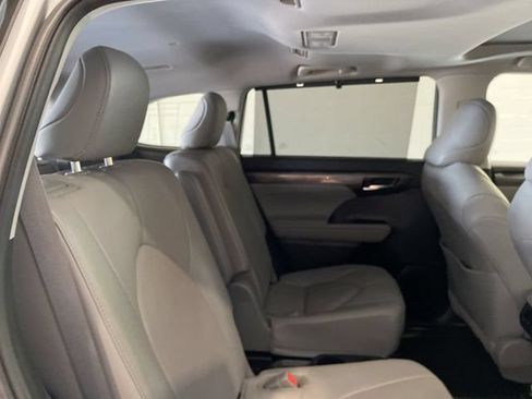 Used 2021 Toyota Highlander Limited AWD/4WD image 17