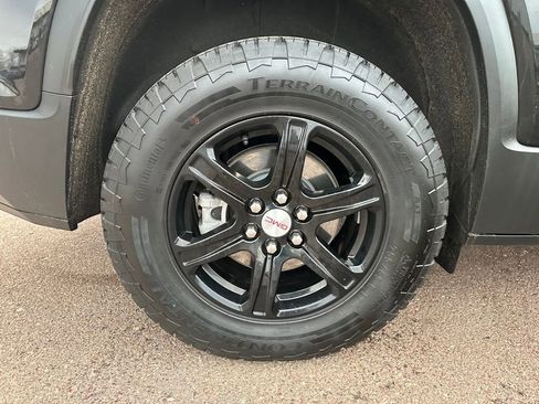 Used 2023 GMC Acadia AT4 w/ Technology Package image 40