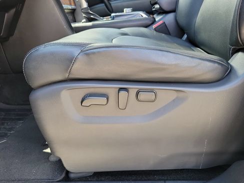 Used 2022 Nissan Armada SL w/ Captain's Chairs Package AWD/4WD image 13