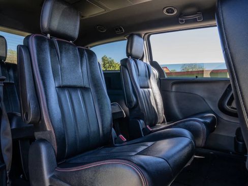 Used 2019 Dodge Grand Caravan GT image 18