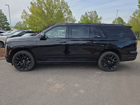 Certified 2026 Cadillac Escalade ESV Platinum Sport AWD/4WD image 3