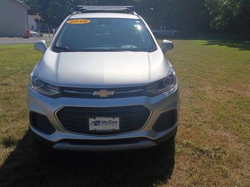 Used 2018 Chevrolet Trax LT w/ LT Convenience Package AWD/4WD image 2