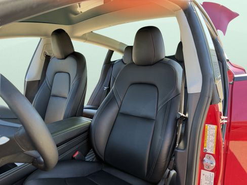 Used 2022 Tesla Model 3 Long Range image 15