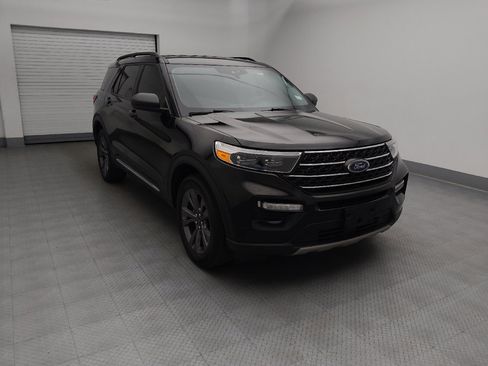 Used 2023 Ford Explorer XLT w/ Equipment Group 202A AWD/4WD image 14